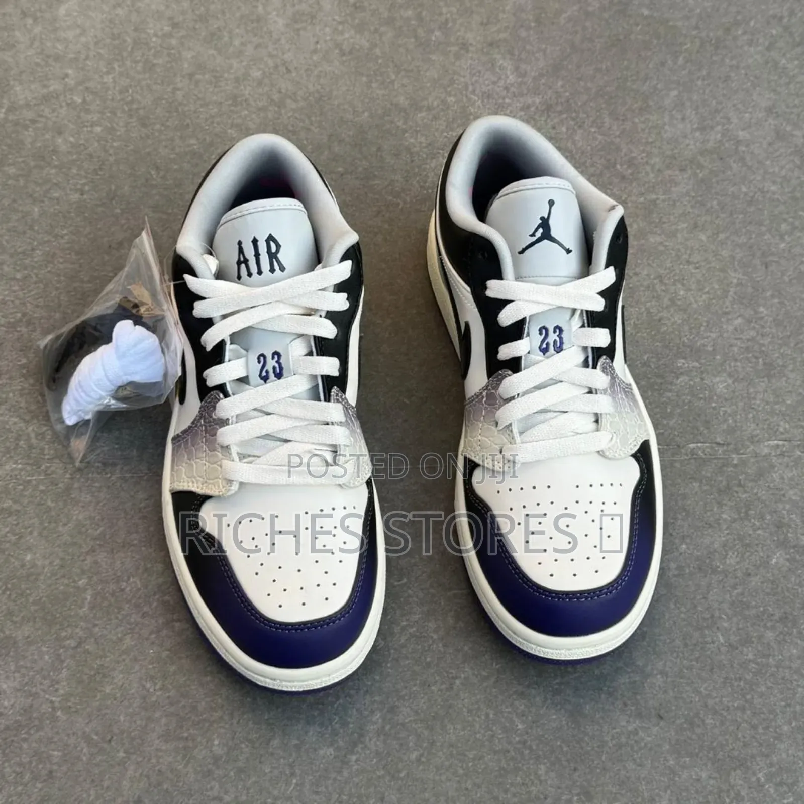 Air Jordan 1 Low Se Cement Gray Sneakers