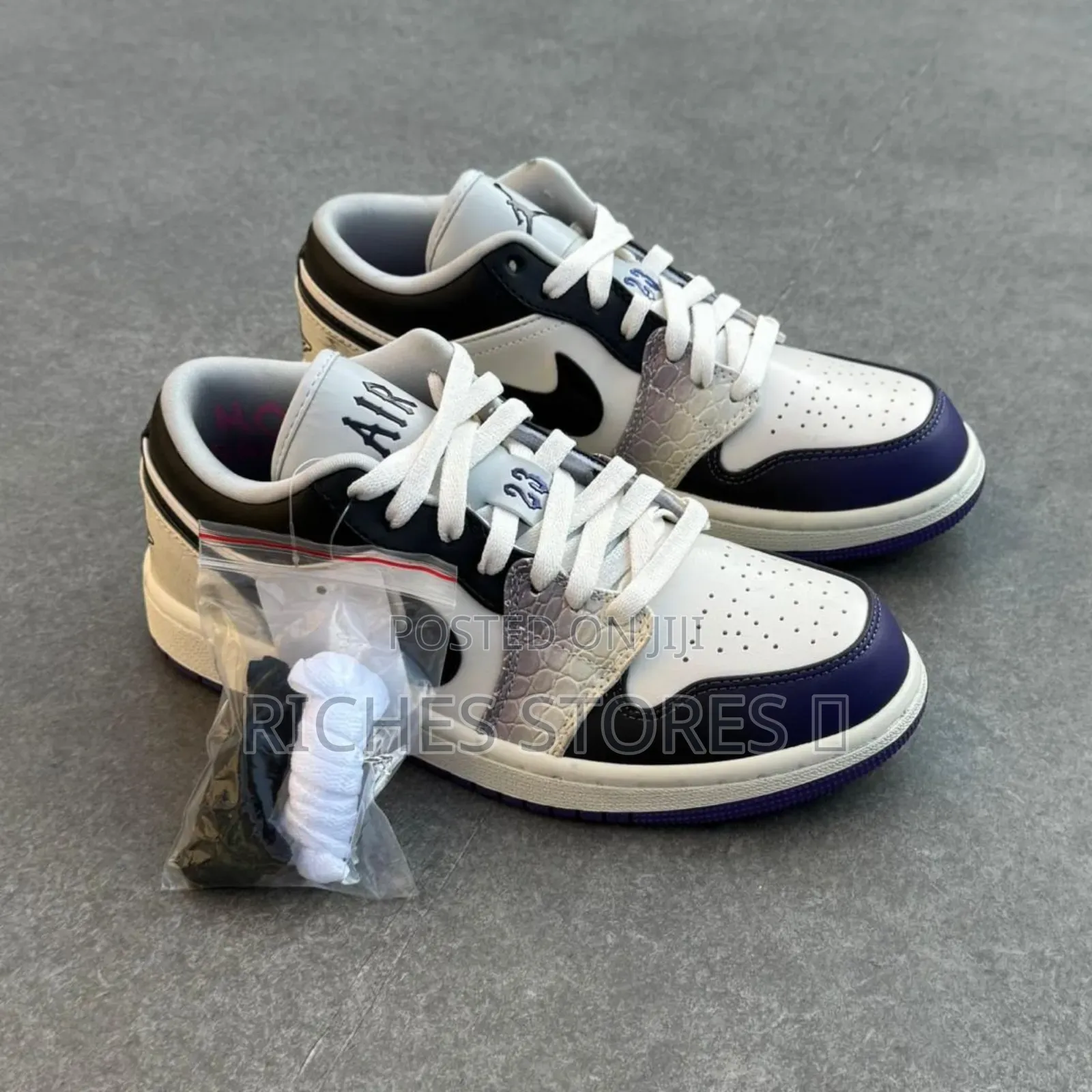 Air Jordan 1 Low Se Cement Gray Sneakers