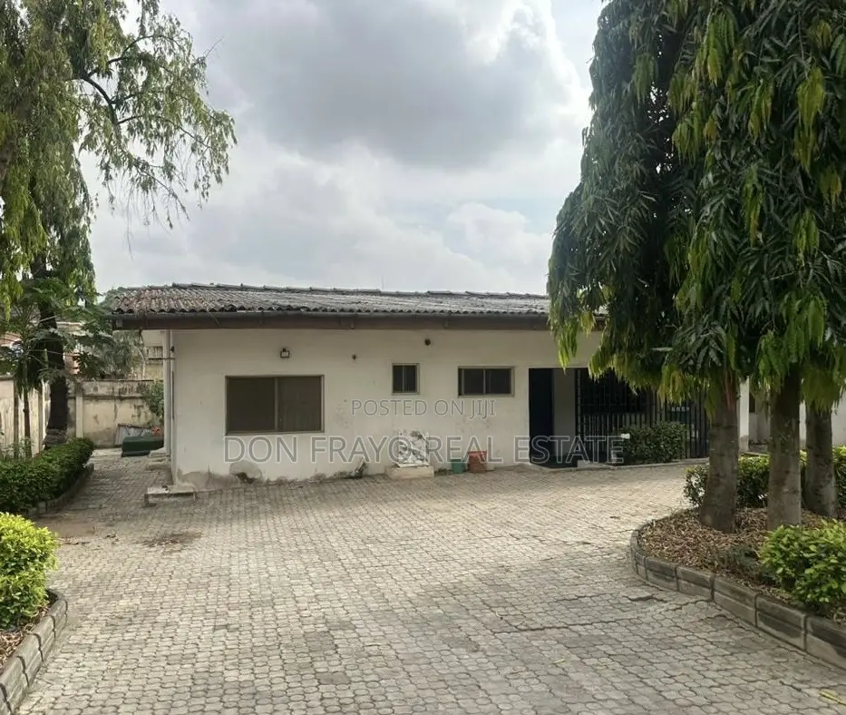 5bdrm Bungalow in Main Ikolaba Estate, Ibadan for sale