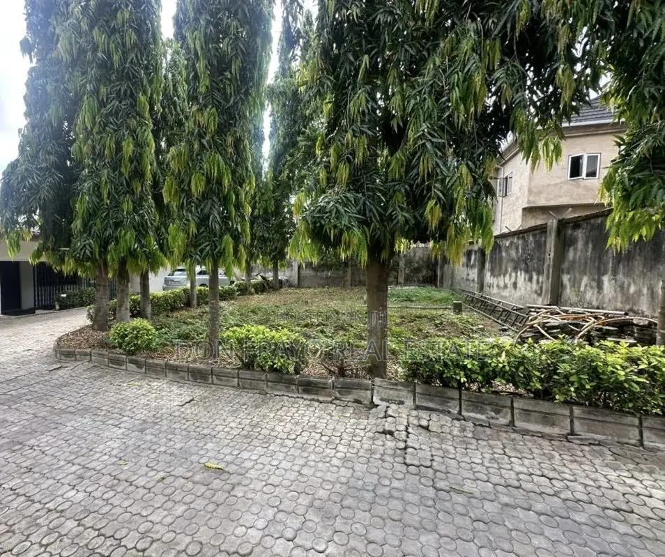 5bdrm Bungalow in Main Ikolaba Estate, Ibadan for sale