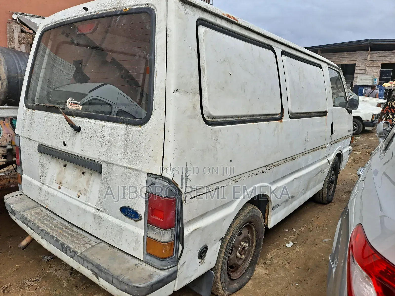 Ford Excursion 1999 White
