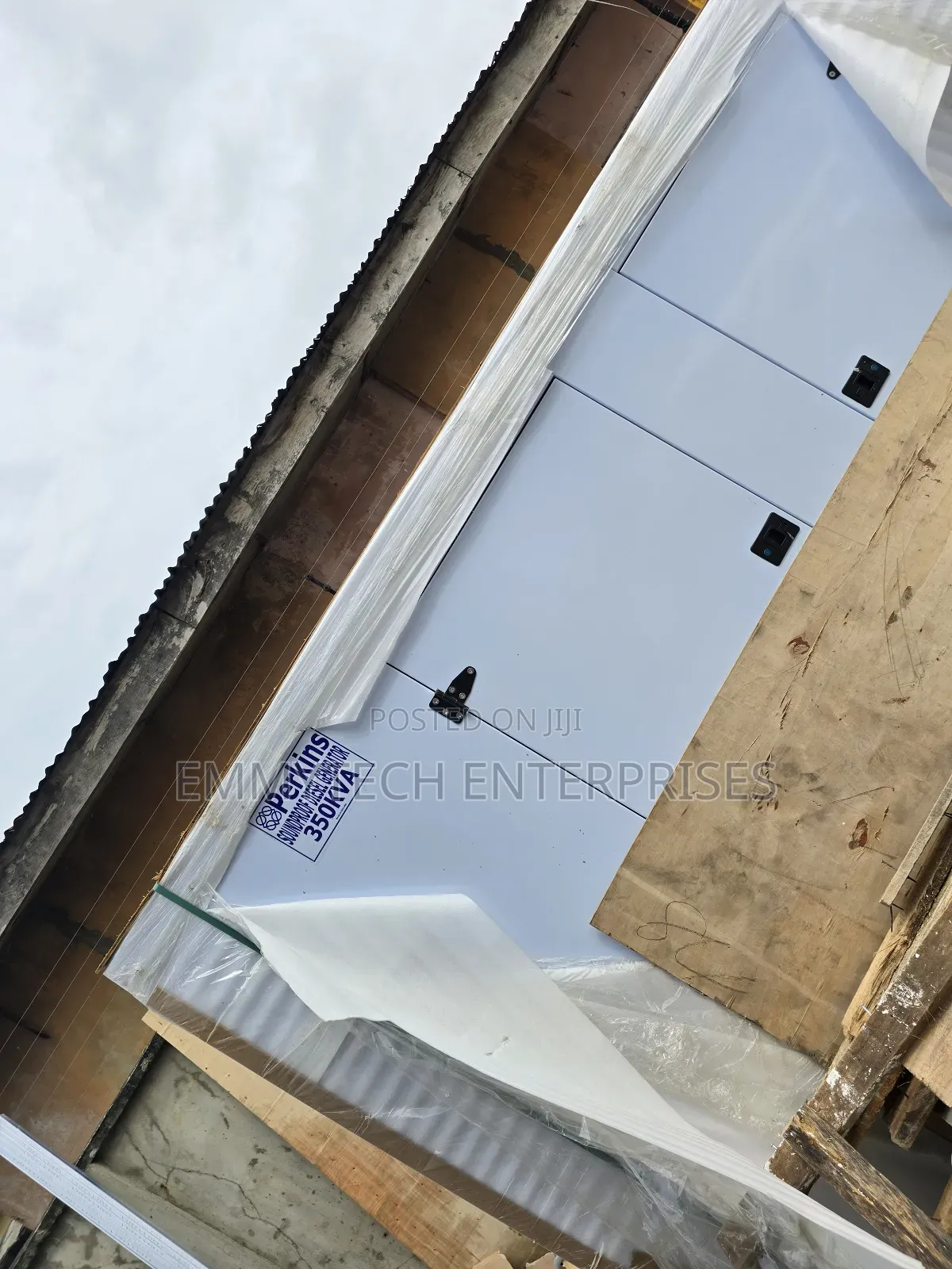 <>Sp350kva Perkins Three Phase Diesel Soundproof Gen 2years Wty