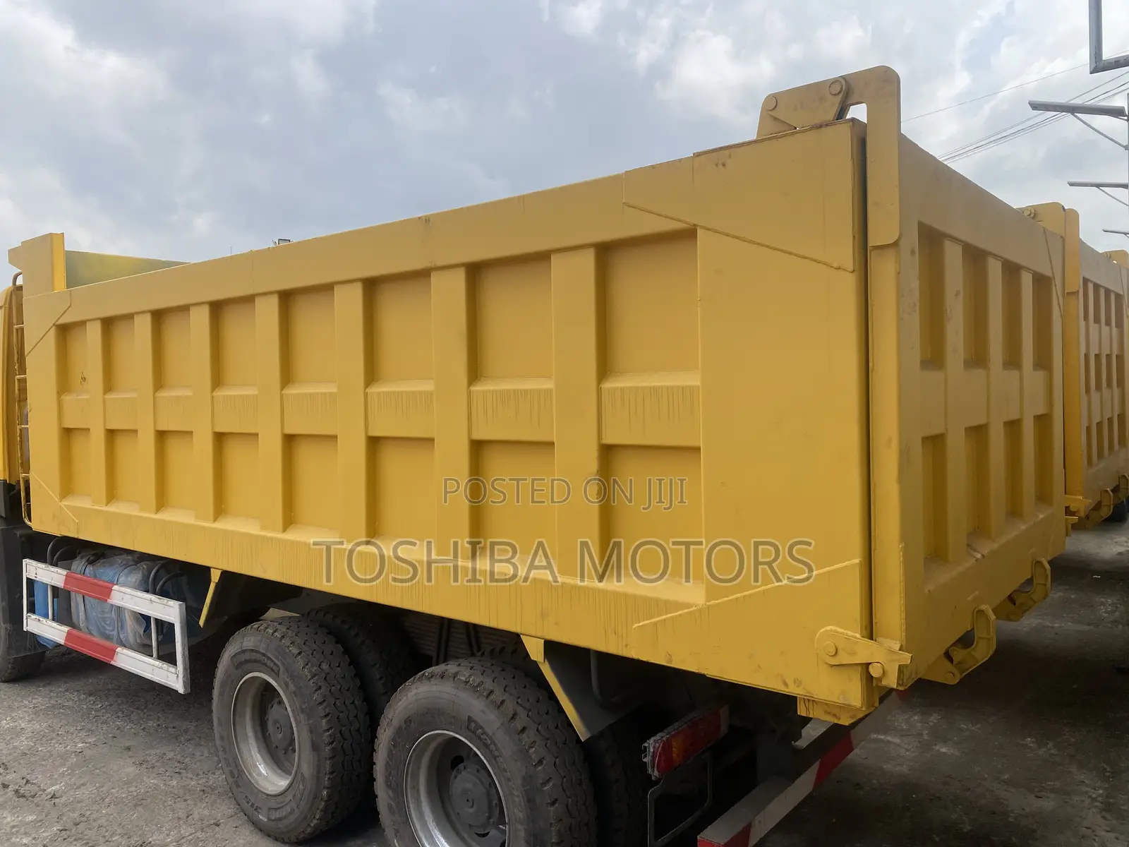 10 Tyres Full Option With Auxiliary