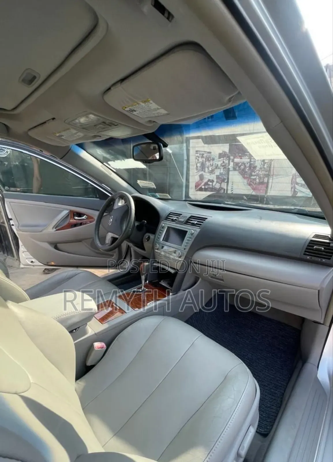 Toyota Camry XLE V6 4dr Sedan (3.5L 6cyl 6AM) 2009 Silver