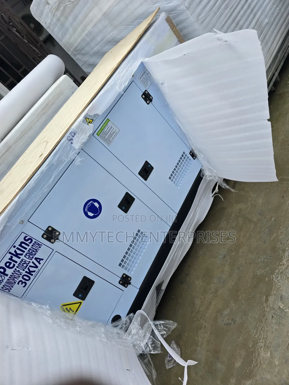 Original England Perkins Diesel Soundproof Gen Sp30kva 2years Wty