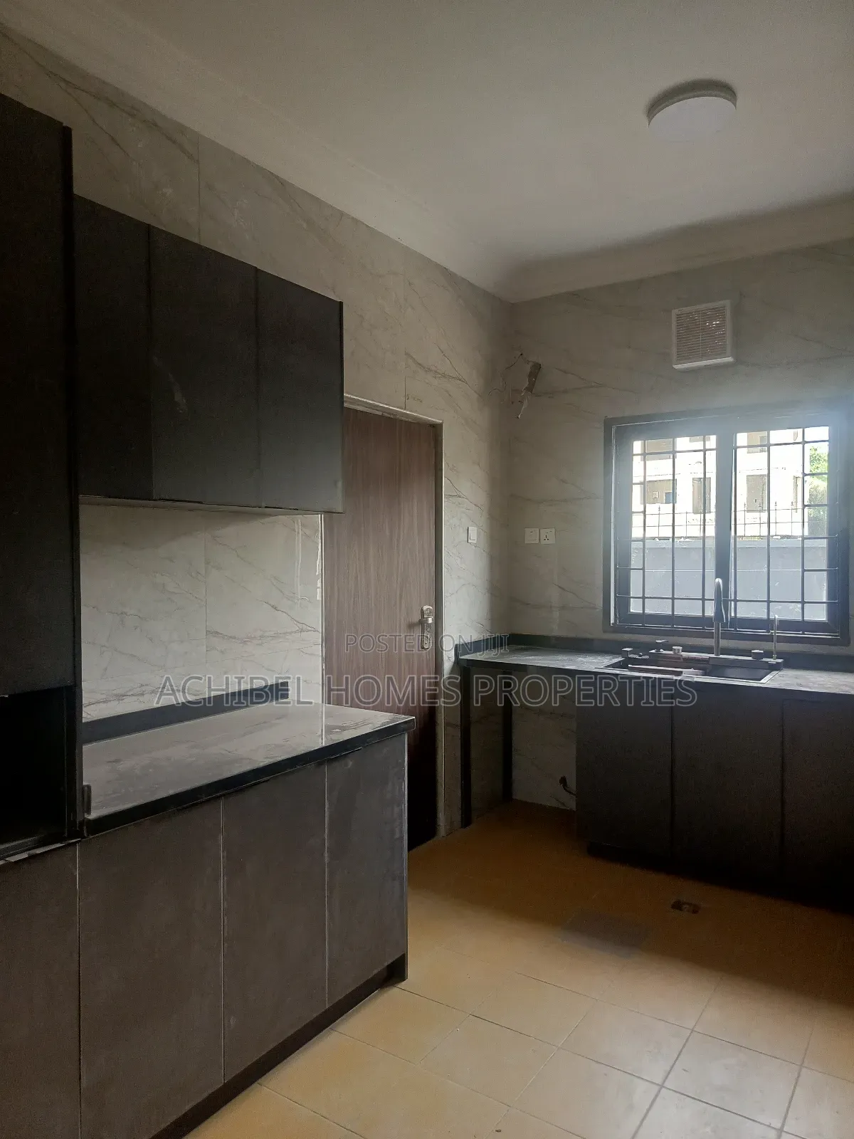 3bdrm Apartment in Off Admiralty Way, Lekki Phase 1 for rent