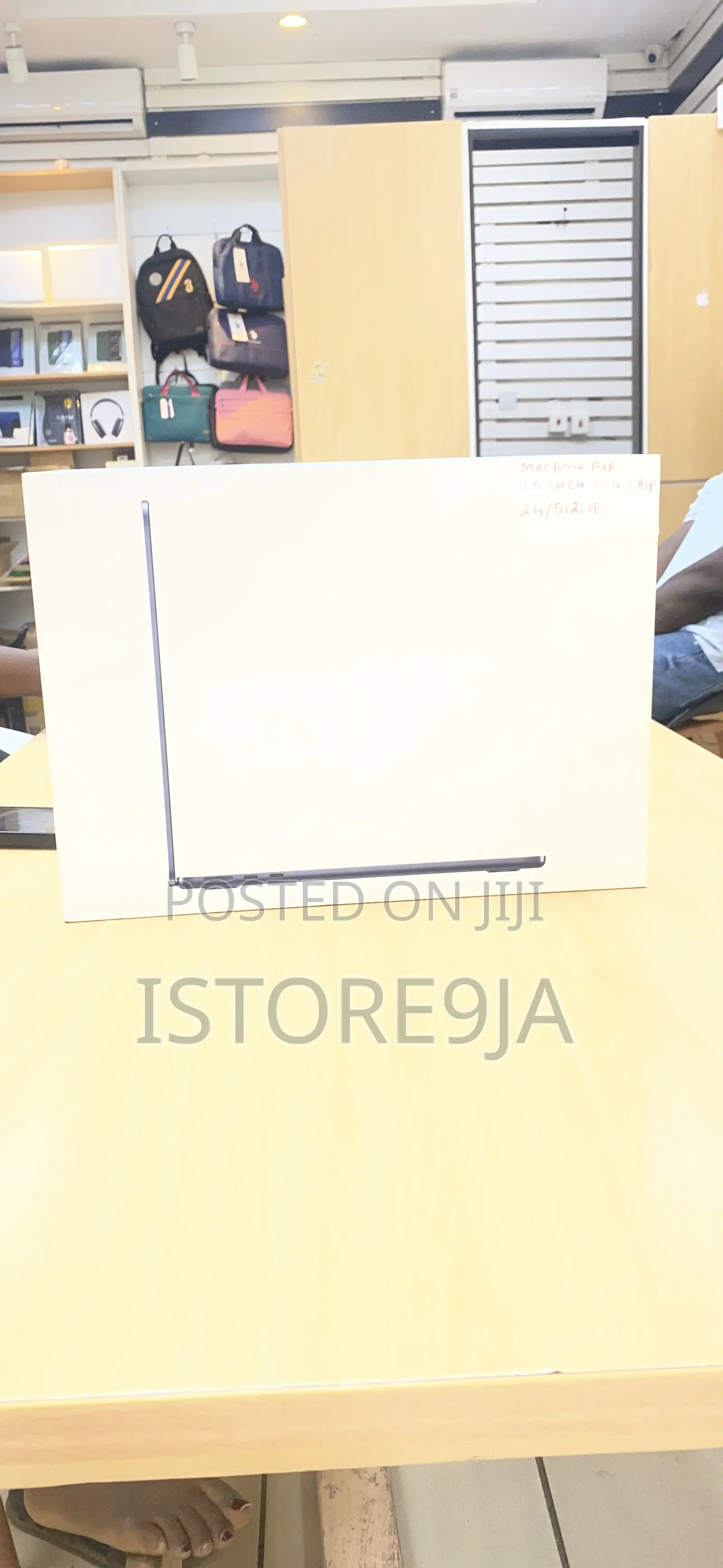 New Laptop Apple MacBook Air 2025 M4 13-inch 24GB Apple M4 SSD 512GB