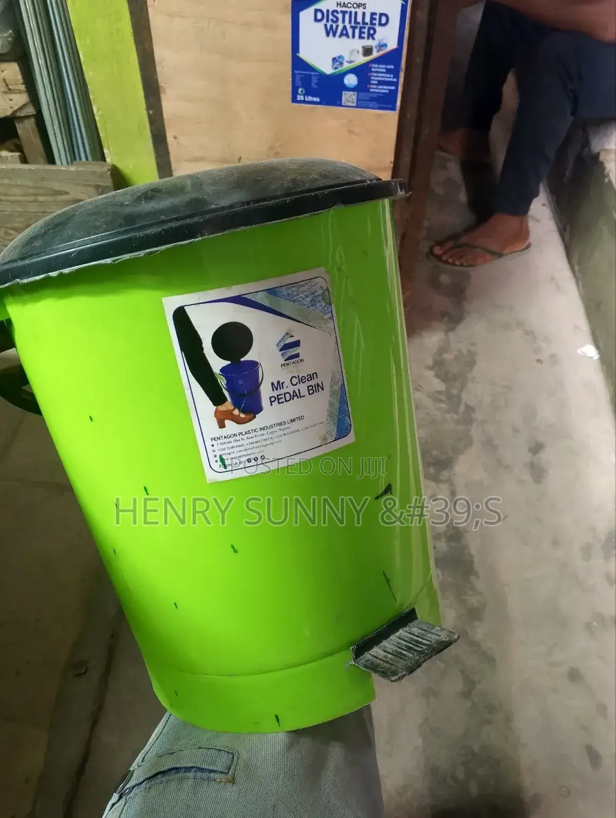 Clean Pedal Bin