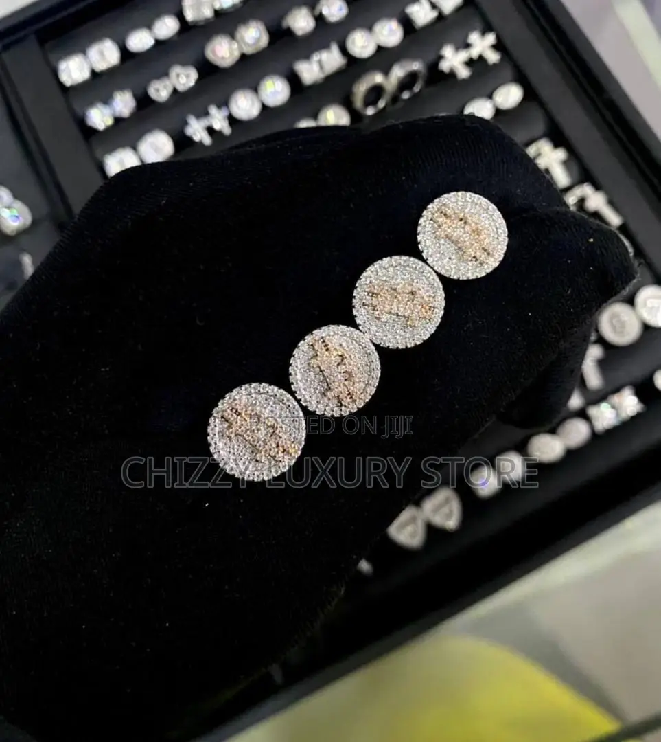 VVS Moissanite Quality Luxury Men Stud Passes the Diamond Test
