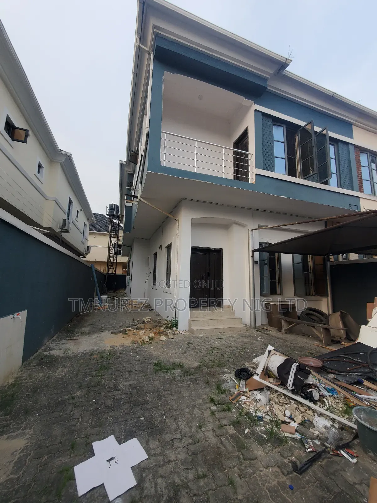 Mini Flat in Chevron for rent