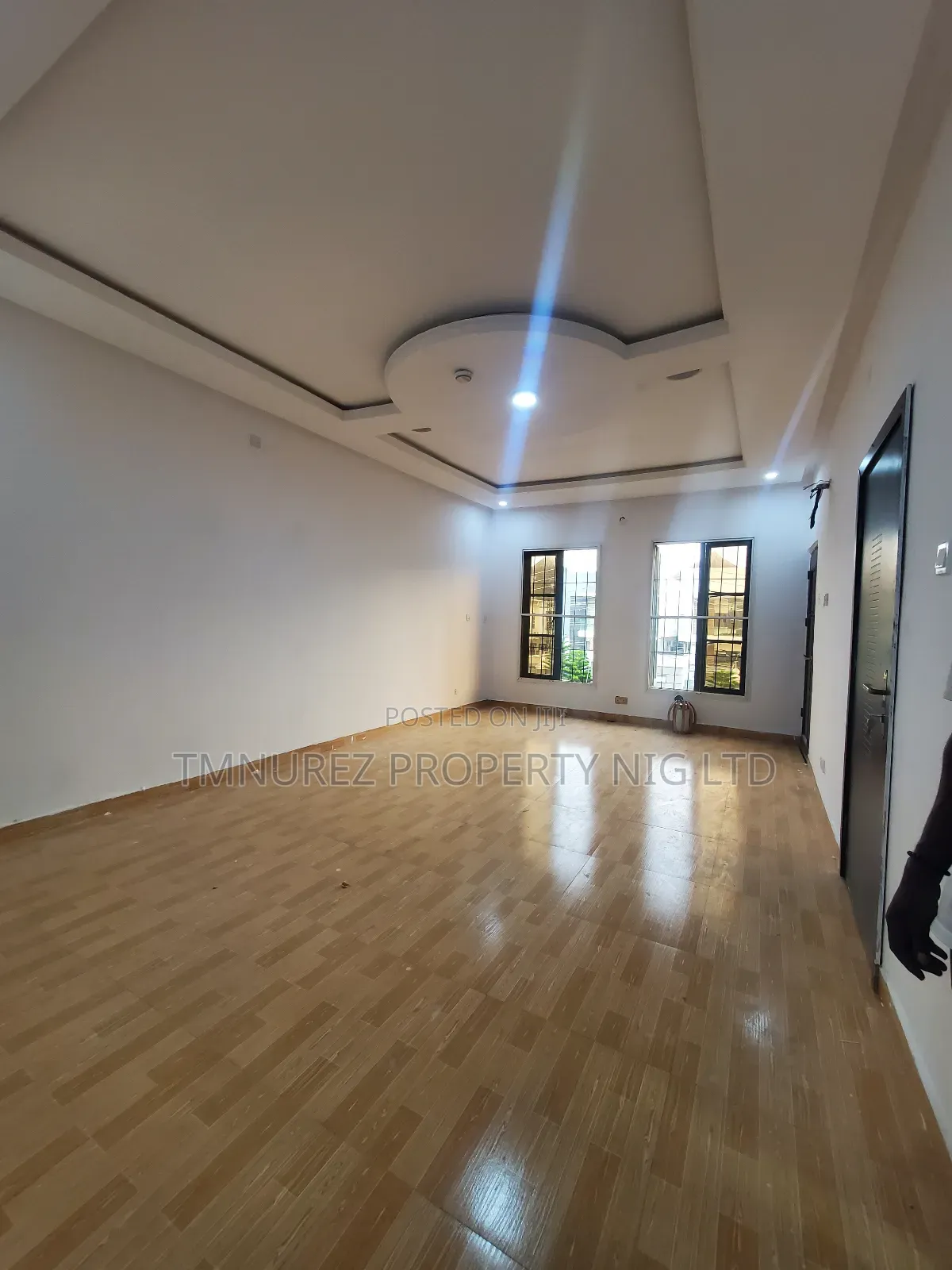 Mini Flat in Chevron for rent