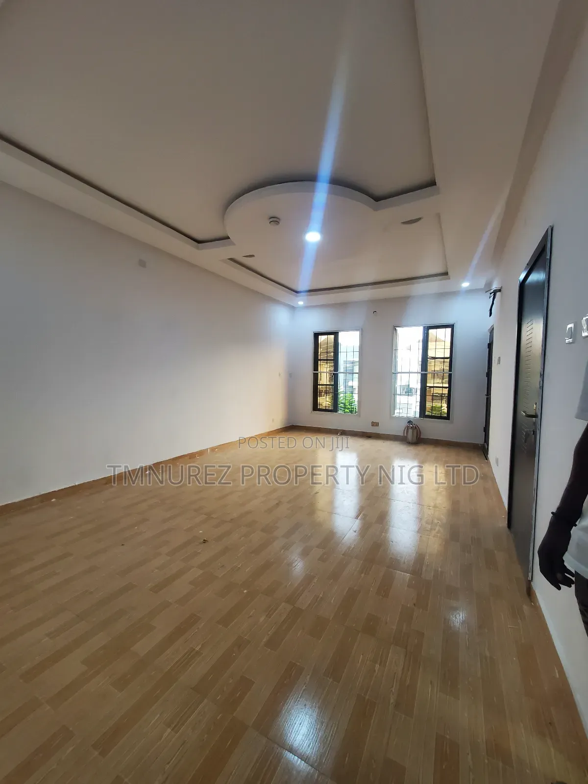 Mini Flat in Chevron for rent