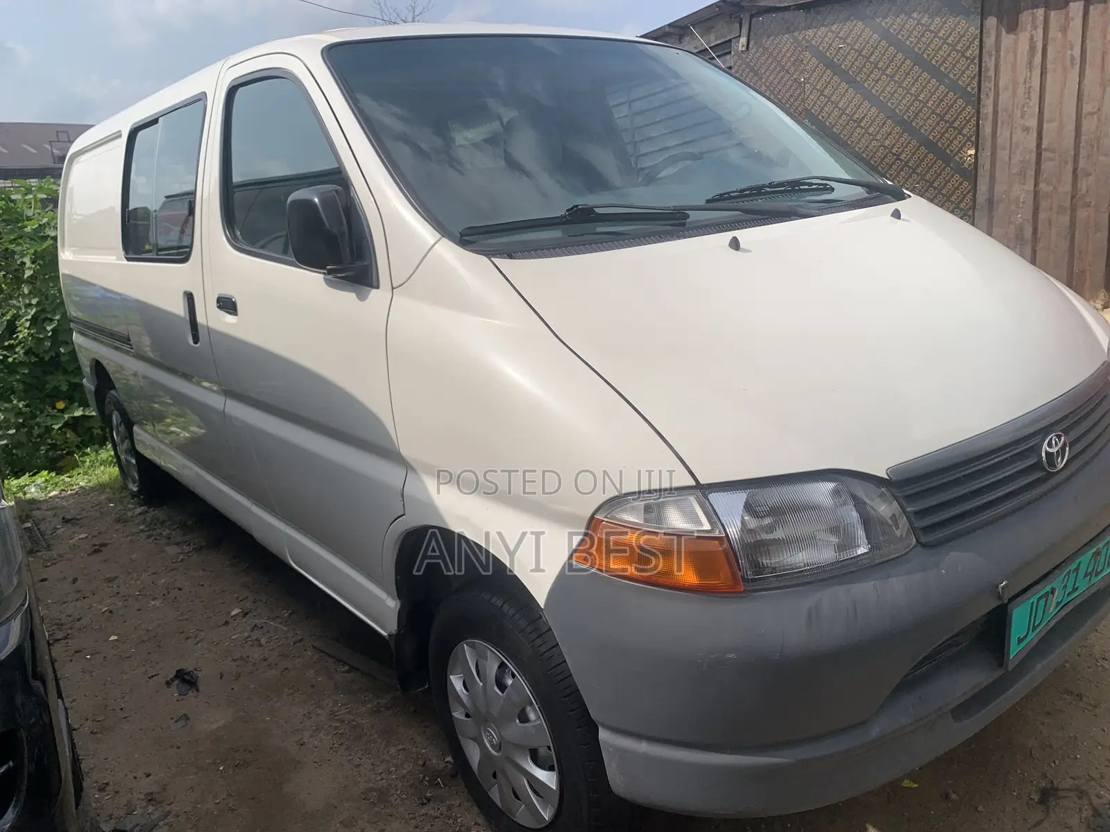 Toyota Grand HiAce 2005 White