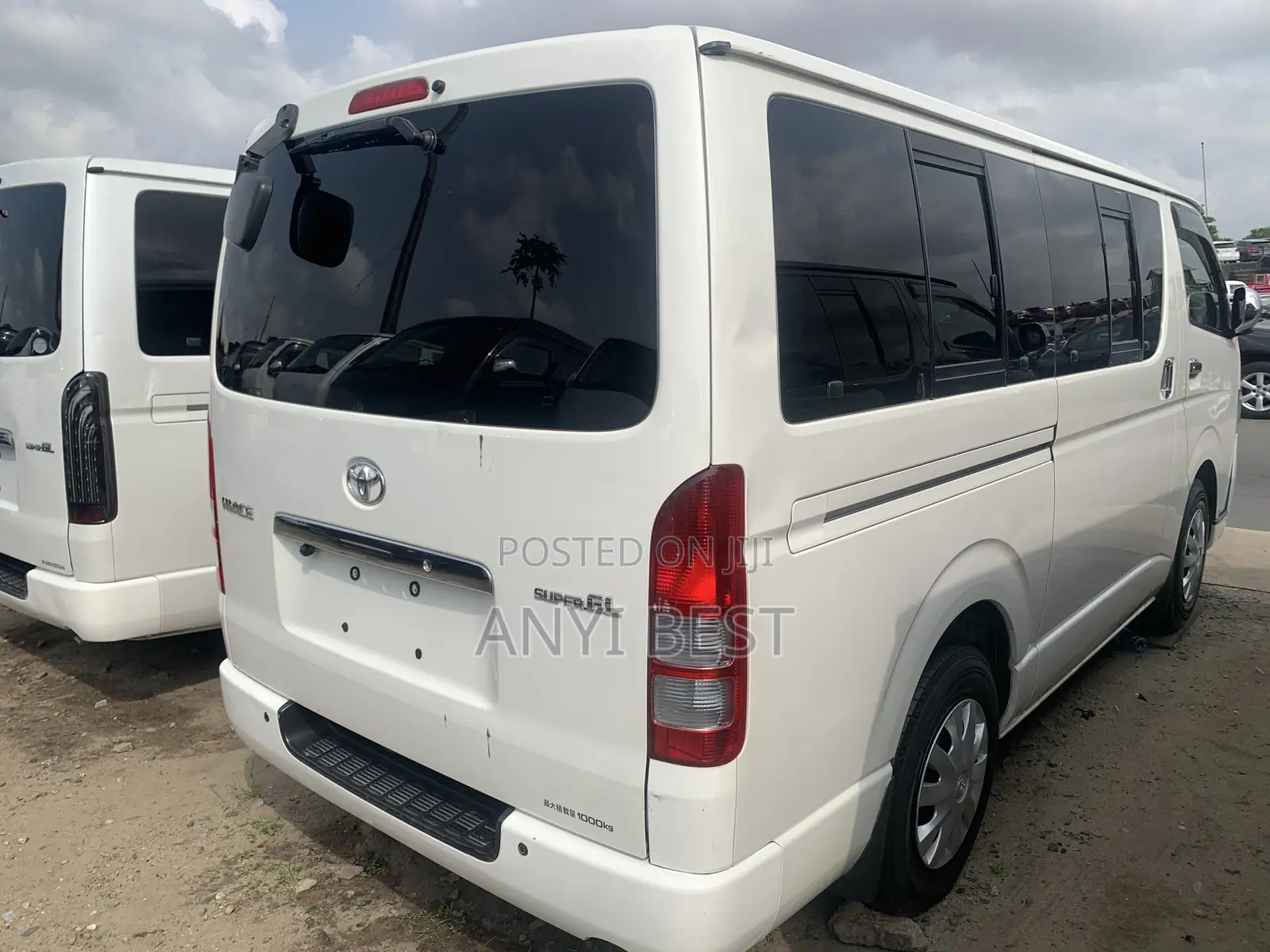 Toyota HiAce 2013 White