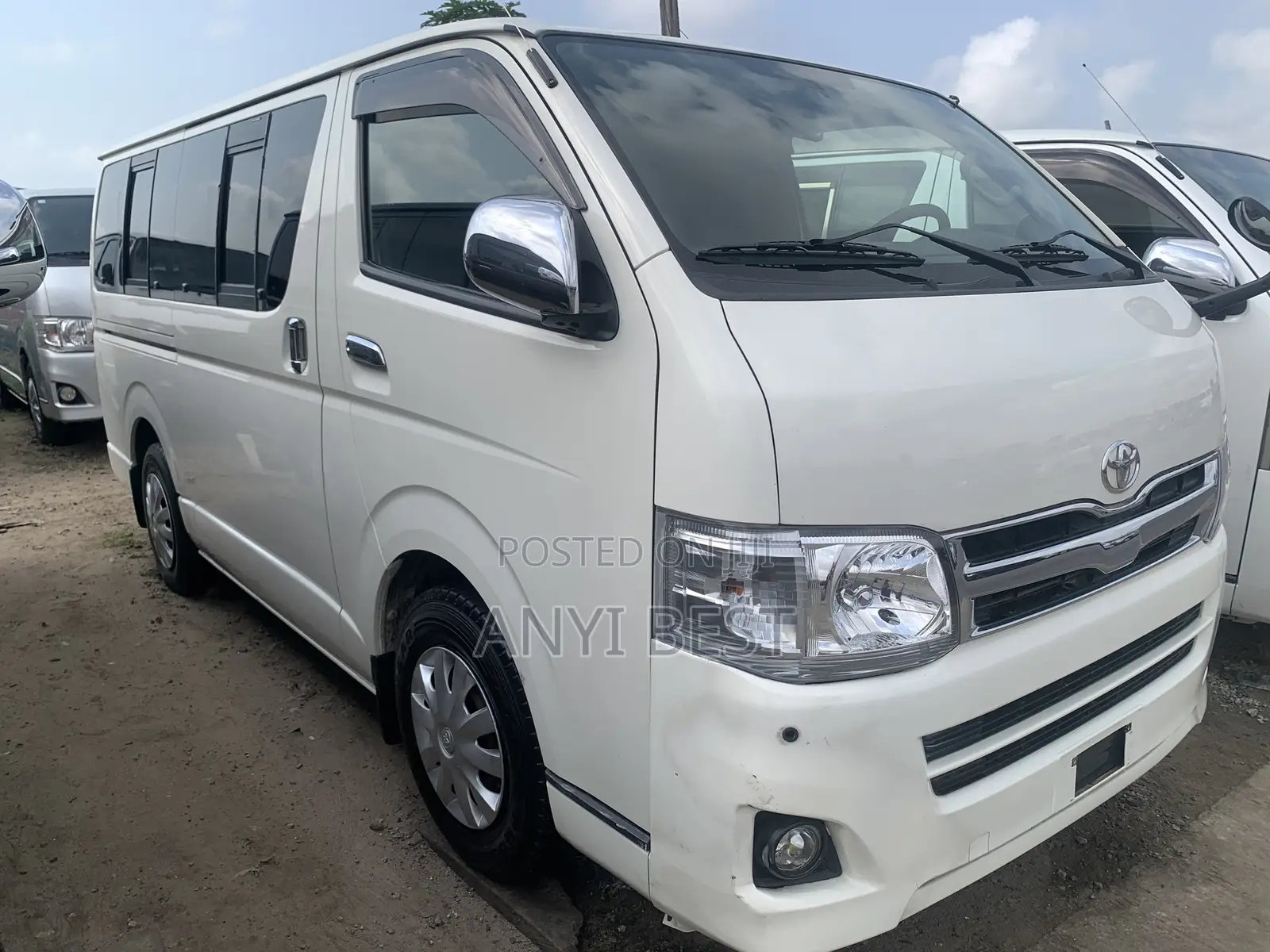 Toyota HiAce 2013 White