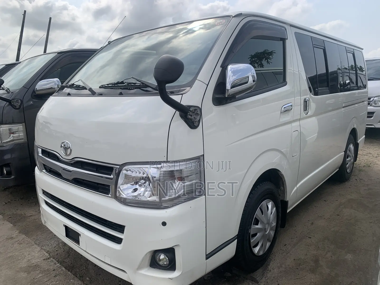 Toyota HiAce 2013 White