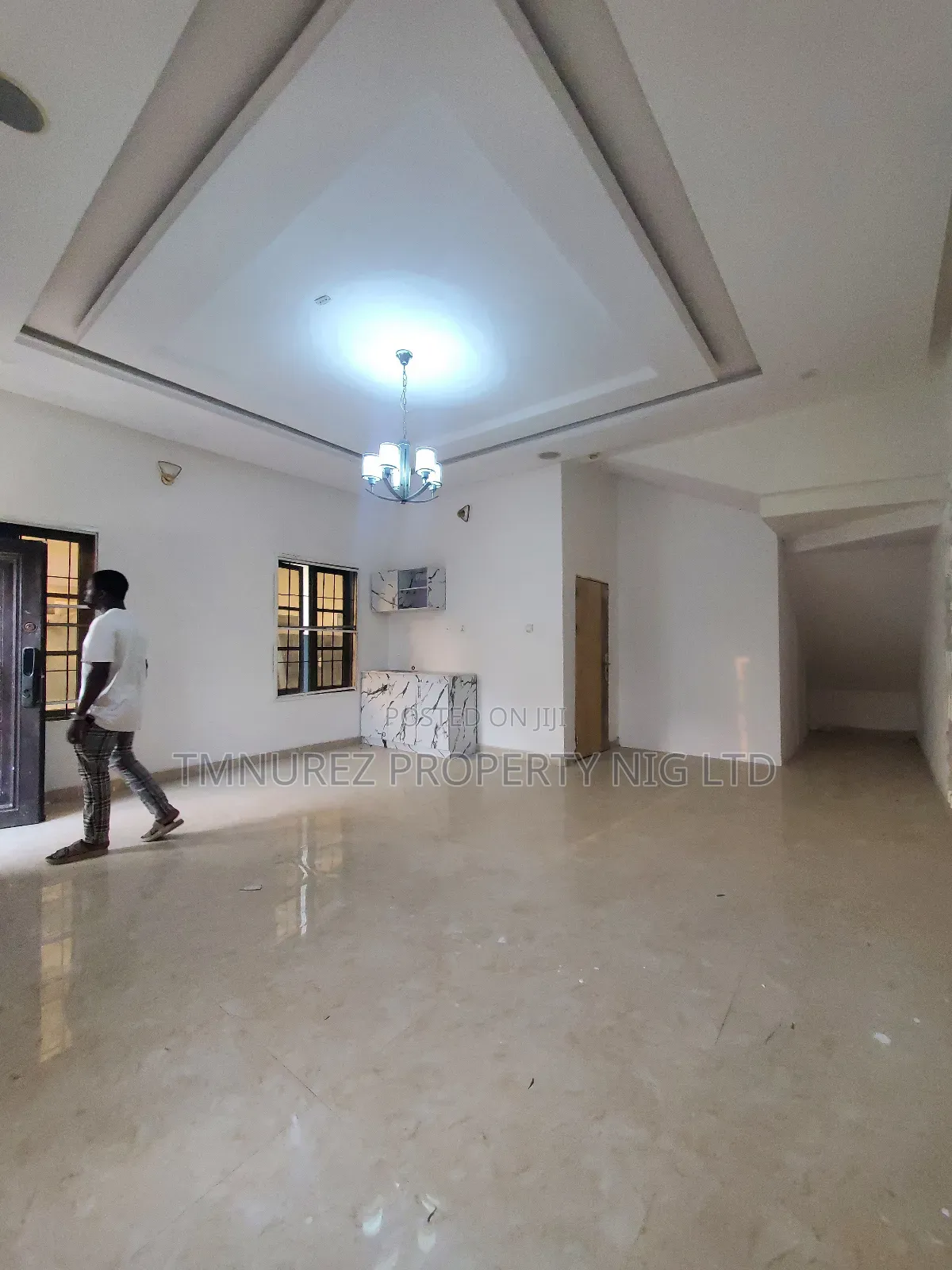 Studio Apartment in Chevron for rent