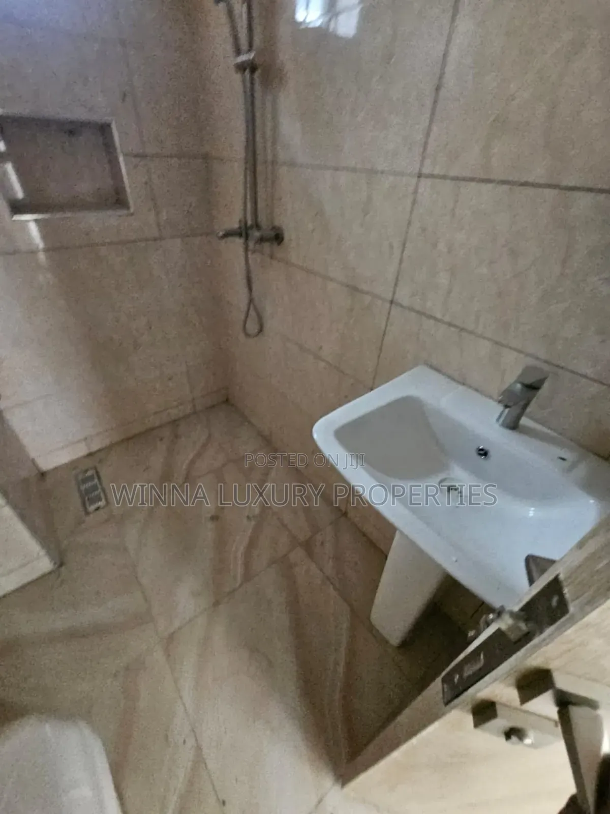 5bdrm Duplex in In An Estate, By, Lokogoma for sale