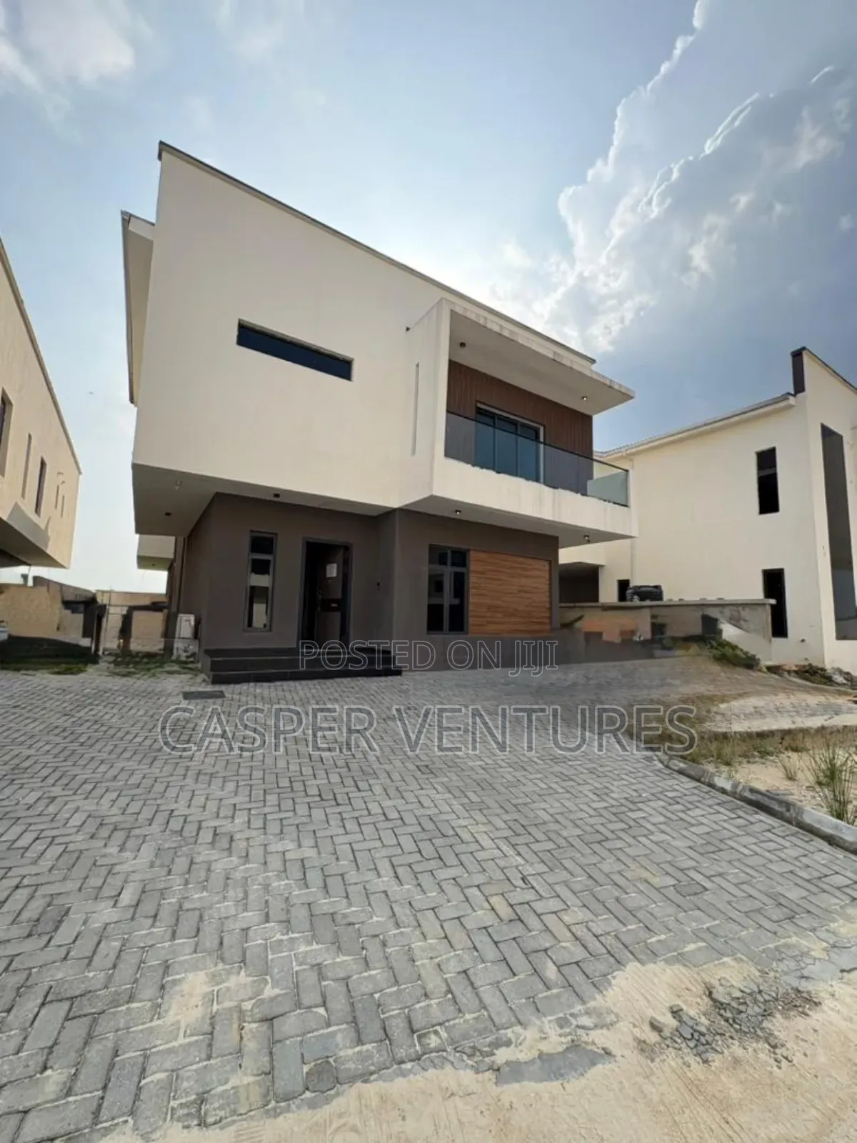 5bdrm Duplex in Lekki for sale