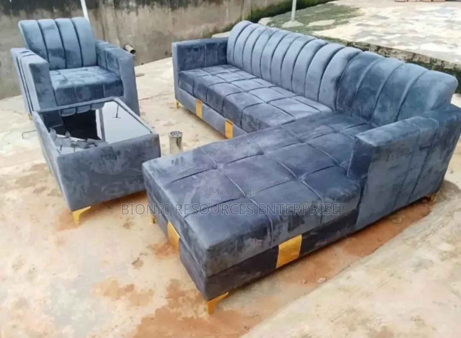 L Shape With Center Table