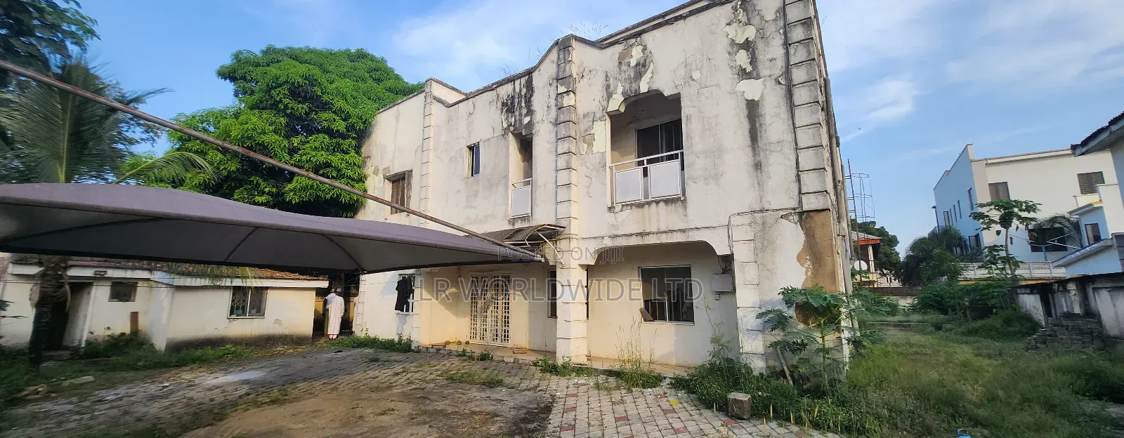 1000sqm Land Space With an Old Building on It