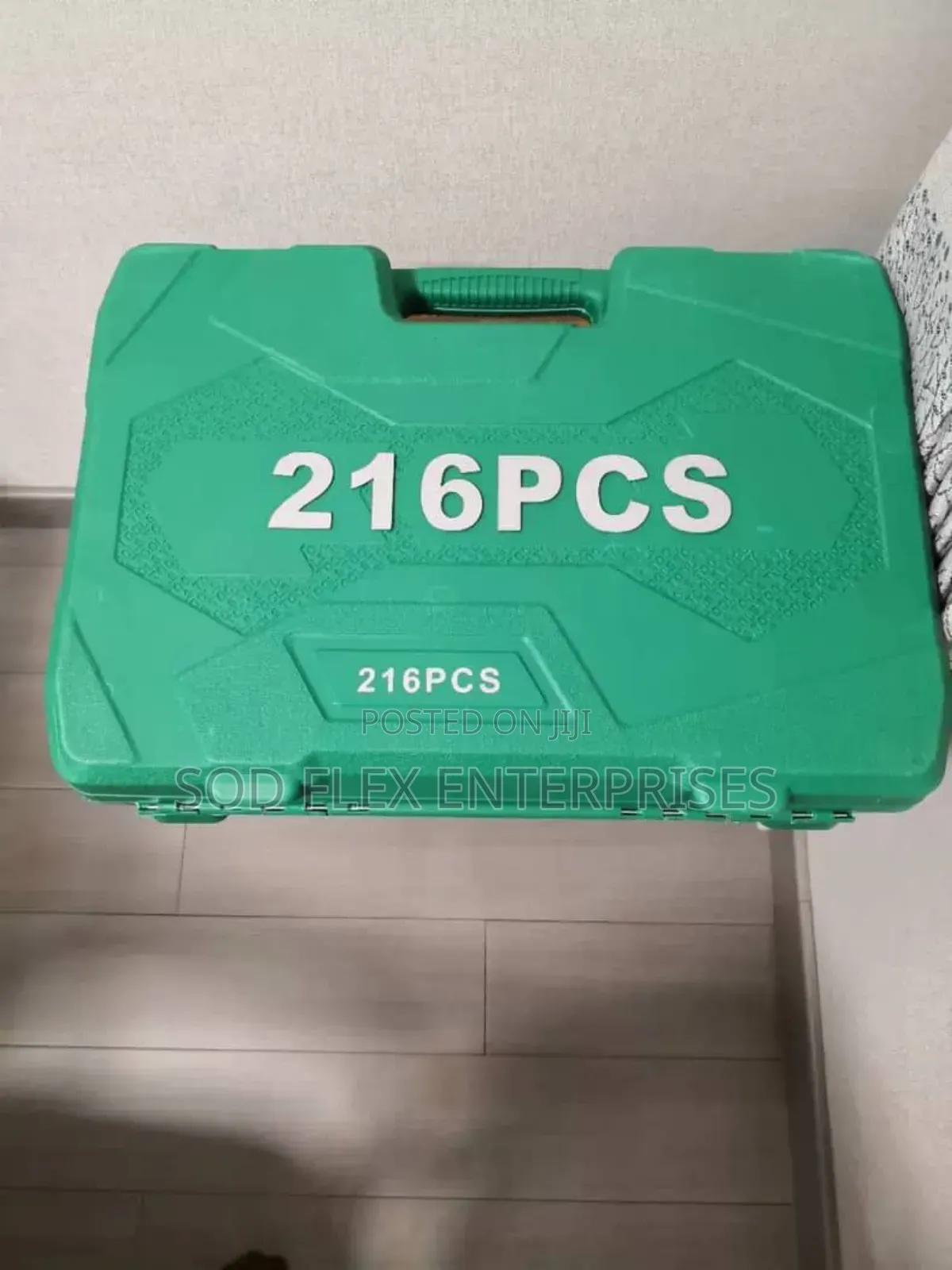 216 Pieces Of 1/4", 3/8" And 1/2" Dr Socket And Bit Set