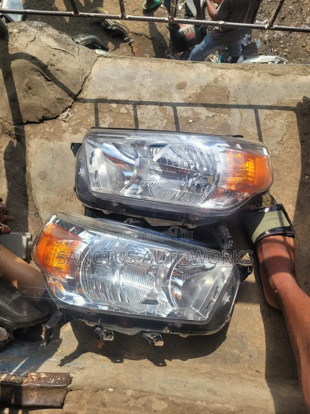 Headlight Toyota 4runner 2010