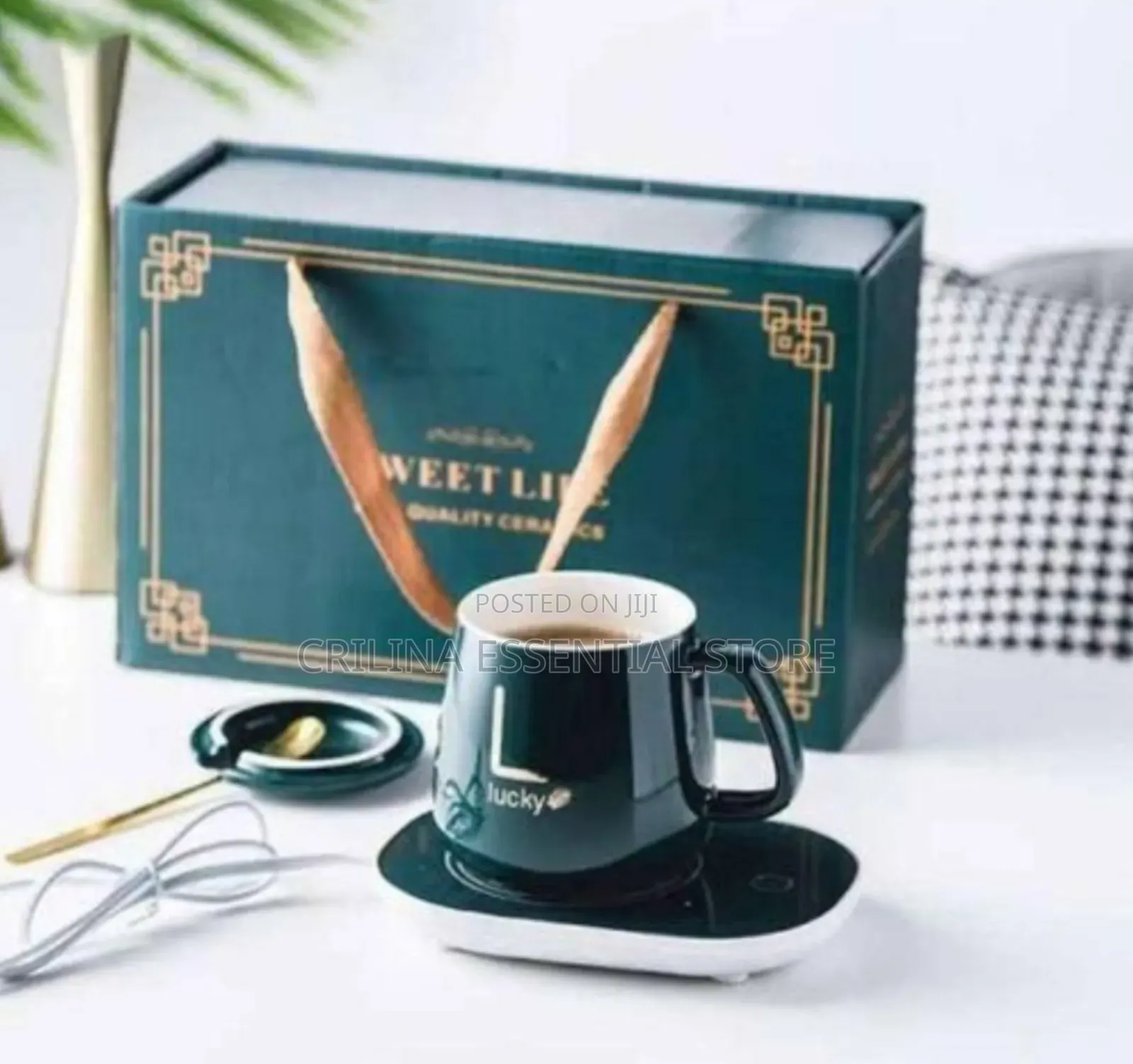 Coffee Cup With Automatic Heating Pad and Spoon