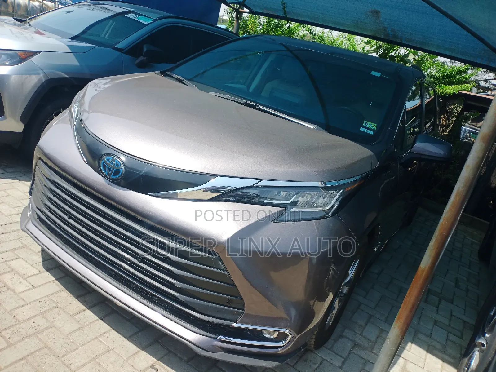 Toyota Sienna 2023 Brown