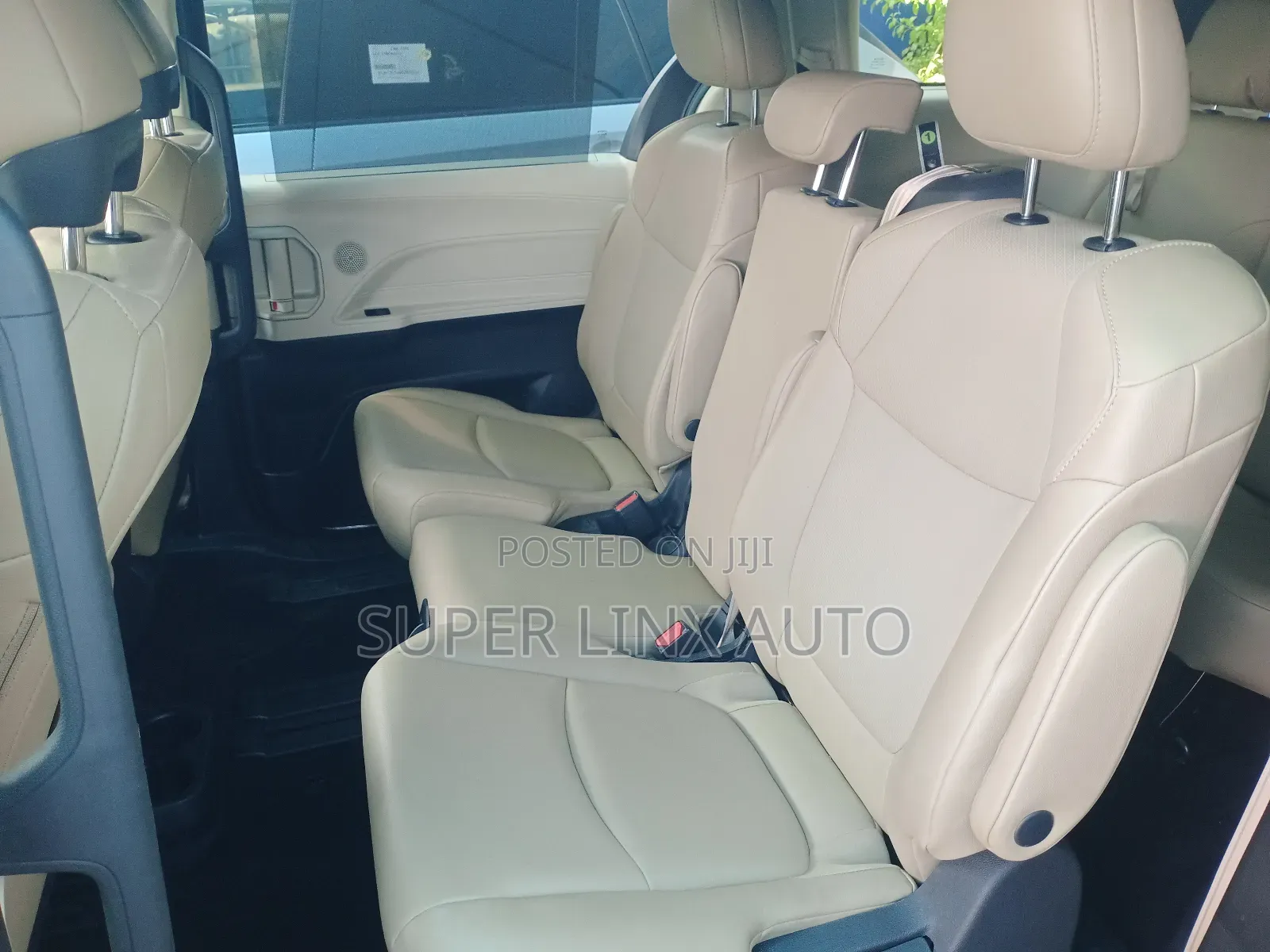 Toyota Sienna 2023 Brown