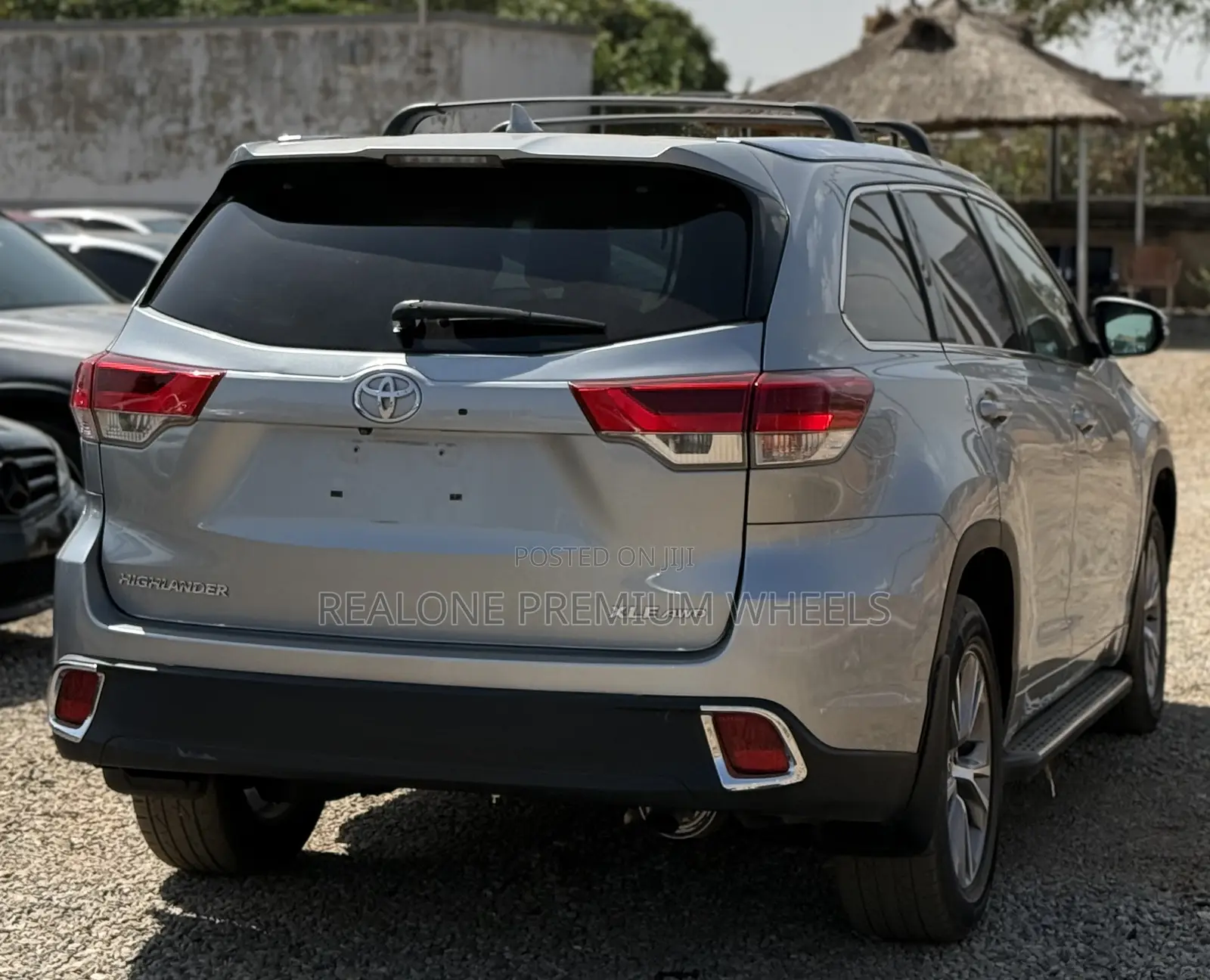 Toyota Highlander XLE 4dr SUV AWD (3.5L 6cyl 6A) 2015 Silver