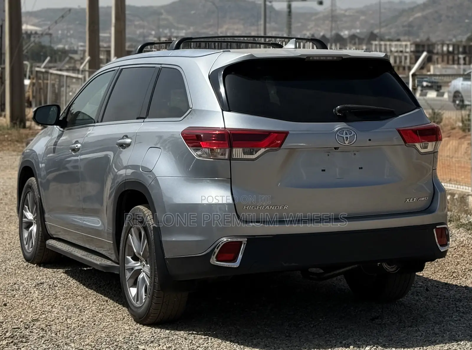 Toyota Highlander XLE 4dr SUV AWD (3.5L 6cyl 6A) 2015 Silver