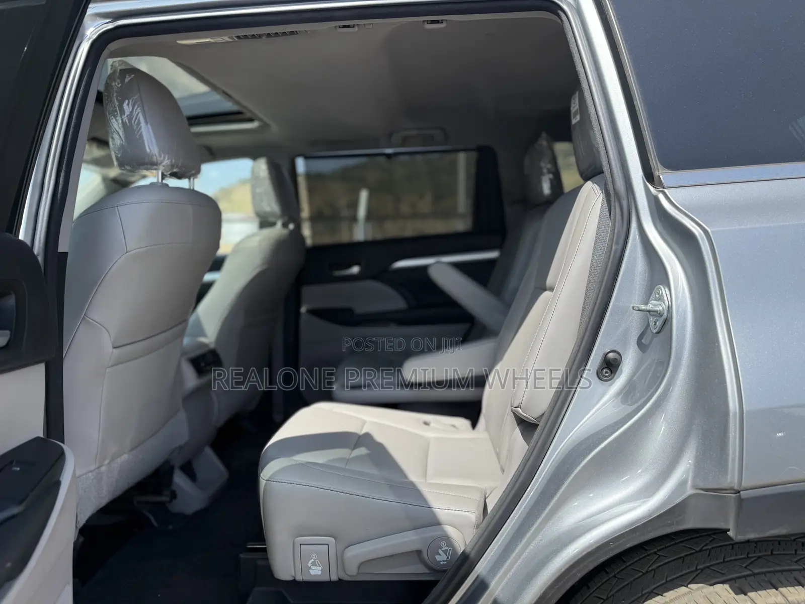 Toyota Highlander XLE 4dr SUV AWD (3.5L 6cyl 6A) 2015 Silver