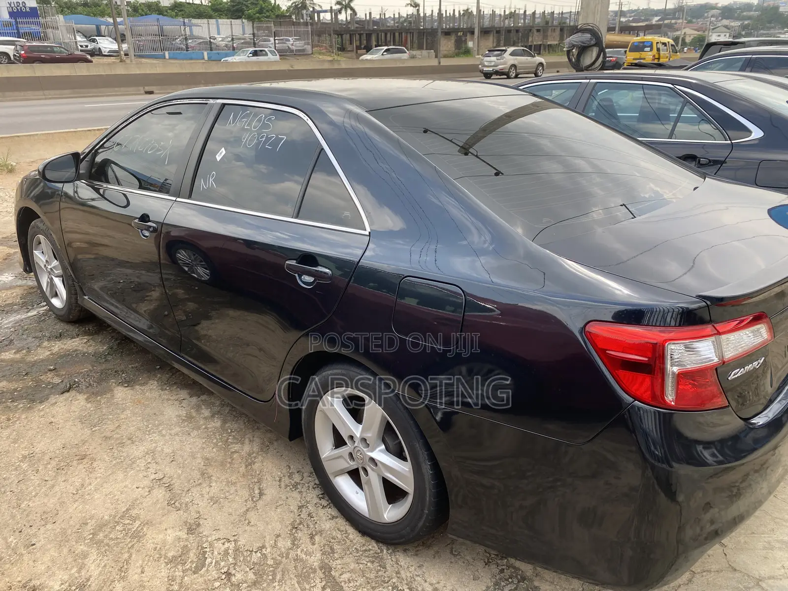 Toyota Camry SE 4dr Sedan (2.5L 4cyl 6A) 2012 Gray