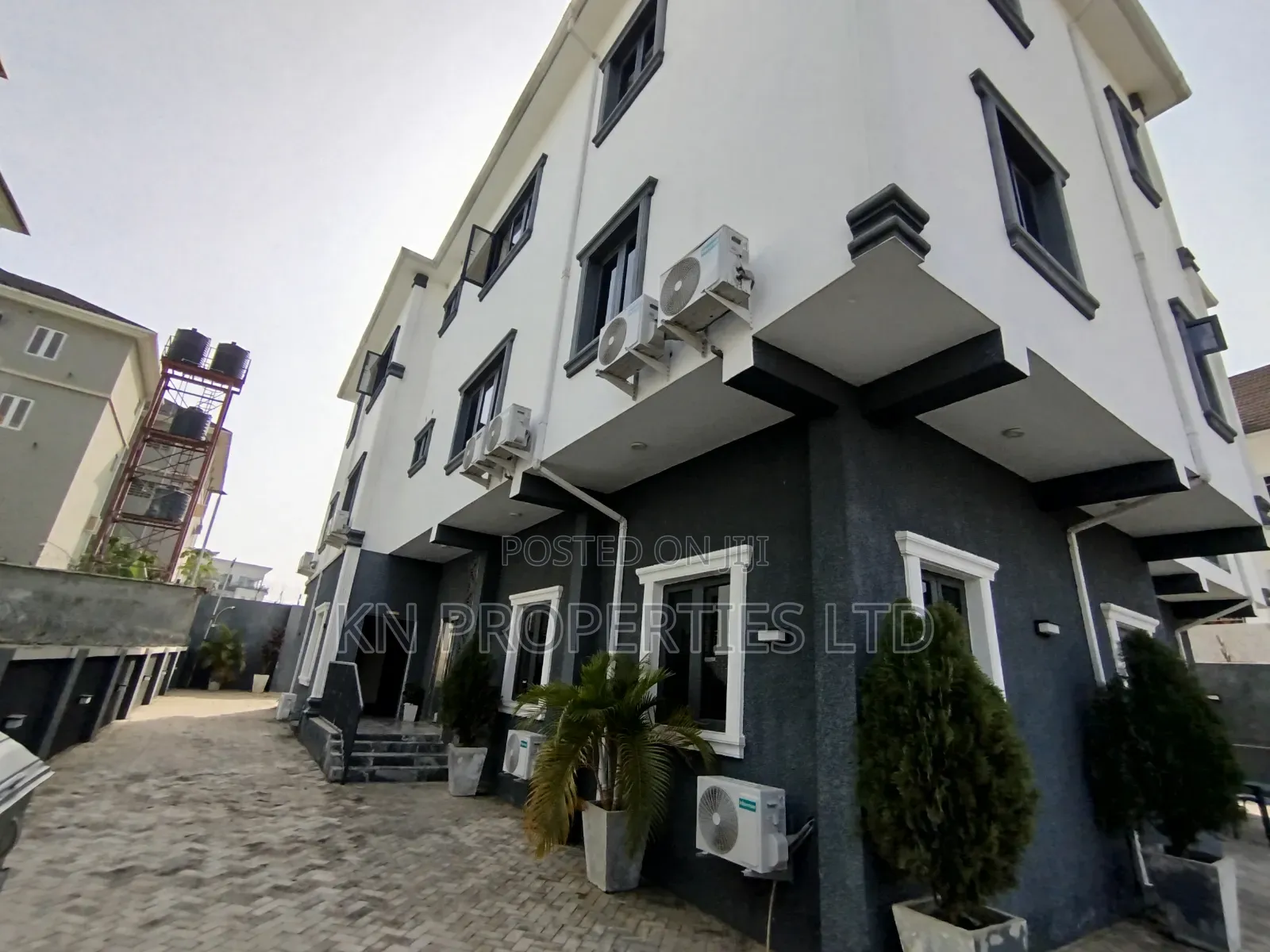 For Sale  4 Units of 2-Bed+ 1 Unit of 1-Bed