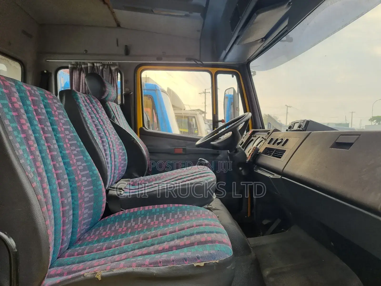 Double Cabin Mercedes Benz 814 Lowbed Tow Truck