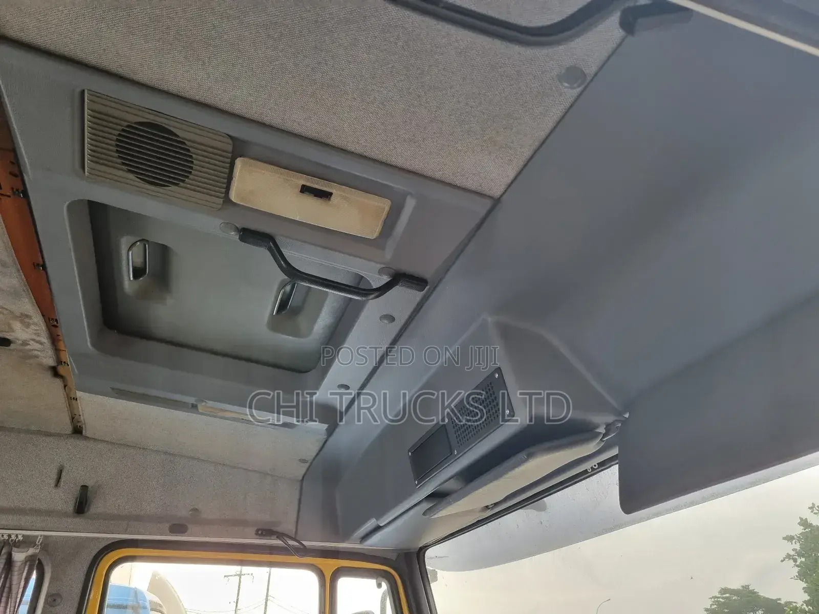 Double Cabin Mercedes Benz 814 Lowbed Tow Truck