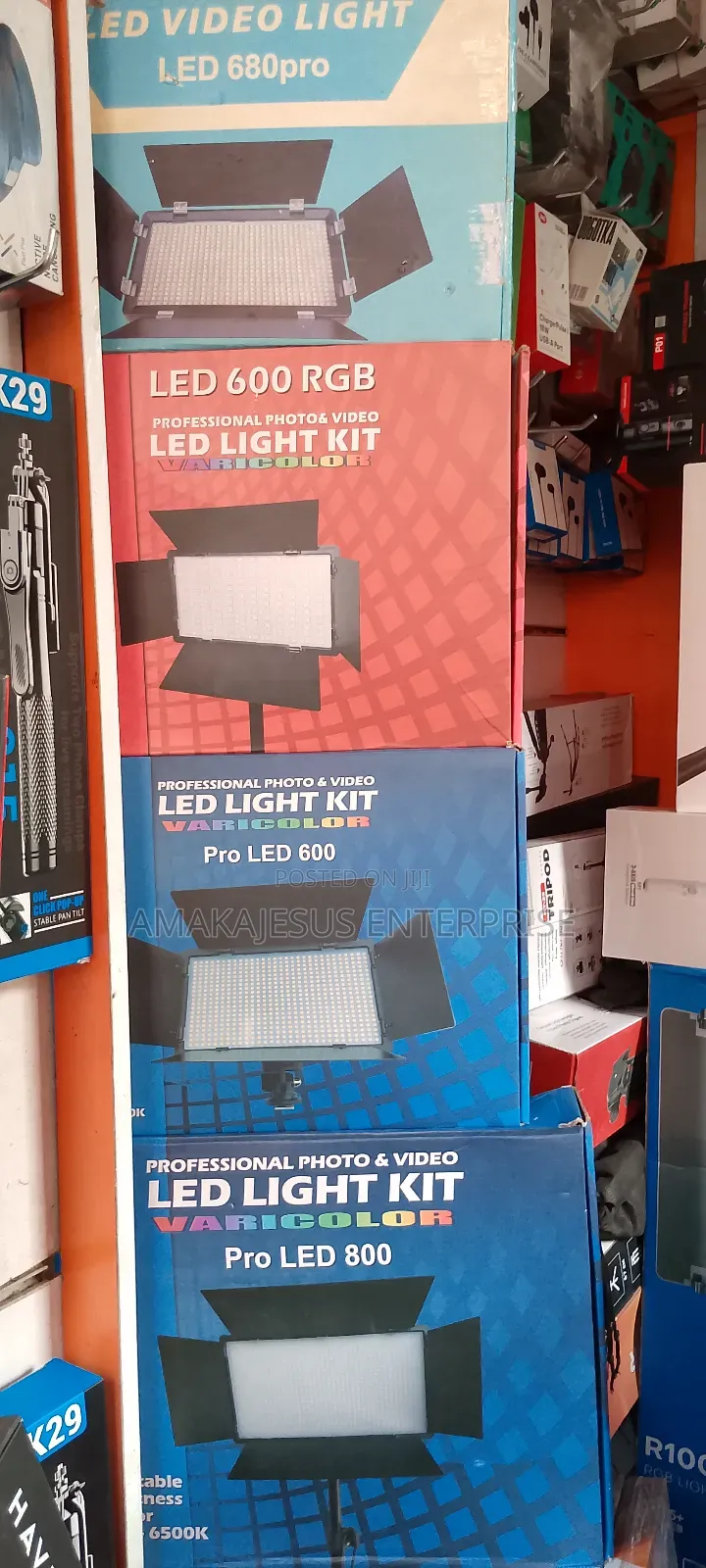 Pro Led 600 Light Kit + Tripod Stand + Batteries