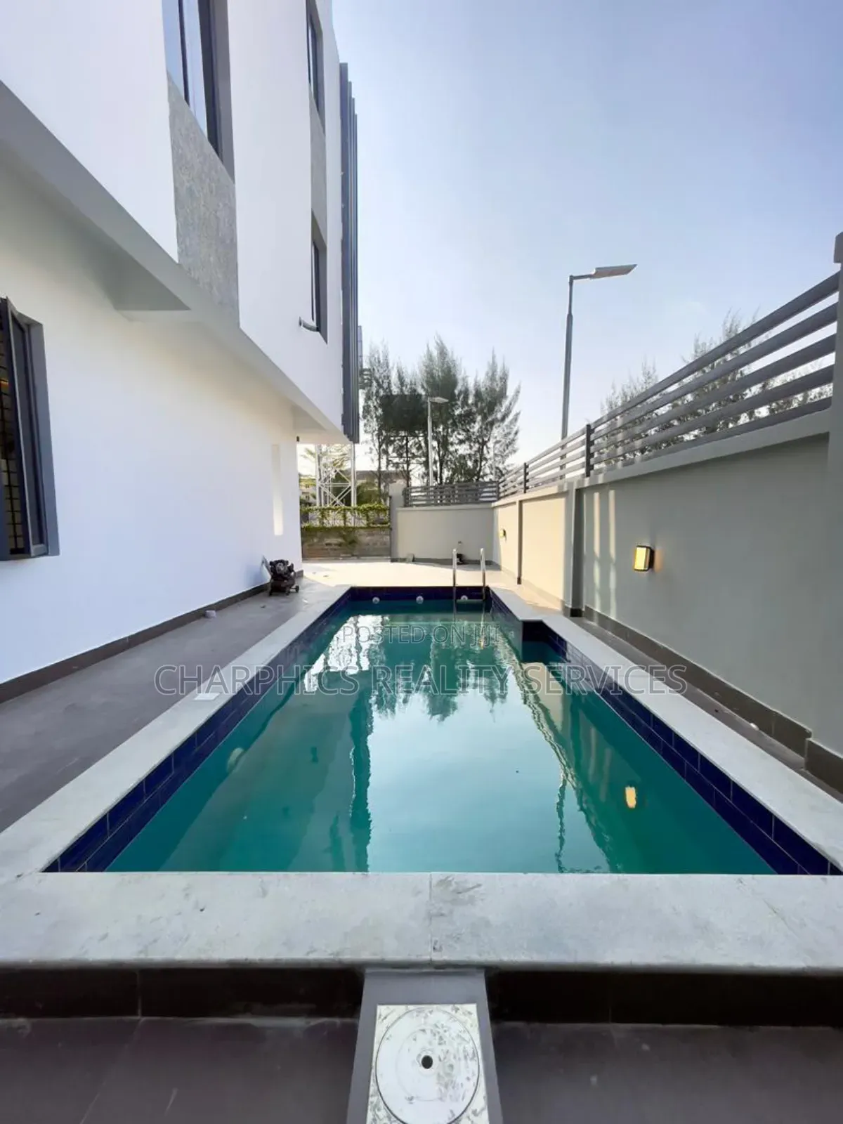 5bdrm Duplex in Lekki Phase 1 for sale