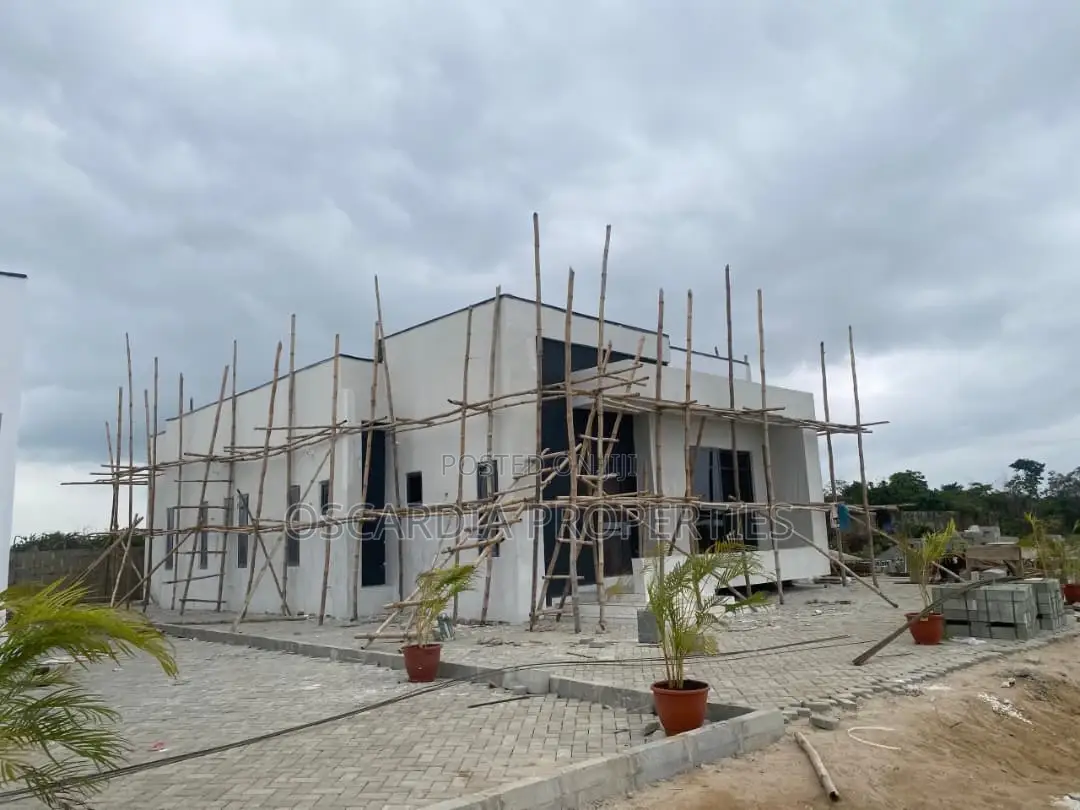 5bdrm Bungalow in At Homes Luxury, Igando-Oloja for sale