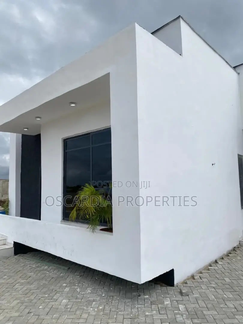5bdrm Bungalow in At Homes Luxury, Igando-Oloja for sale