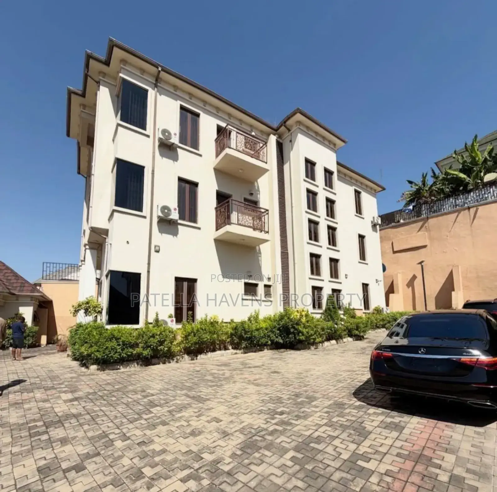 9bdrm Mansion in Apo District for sale