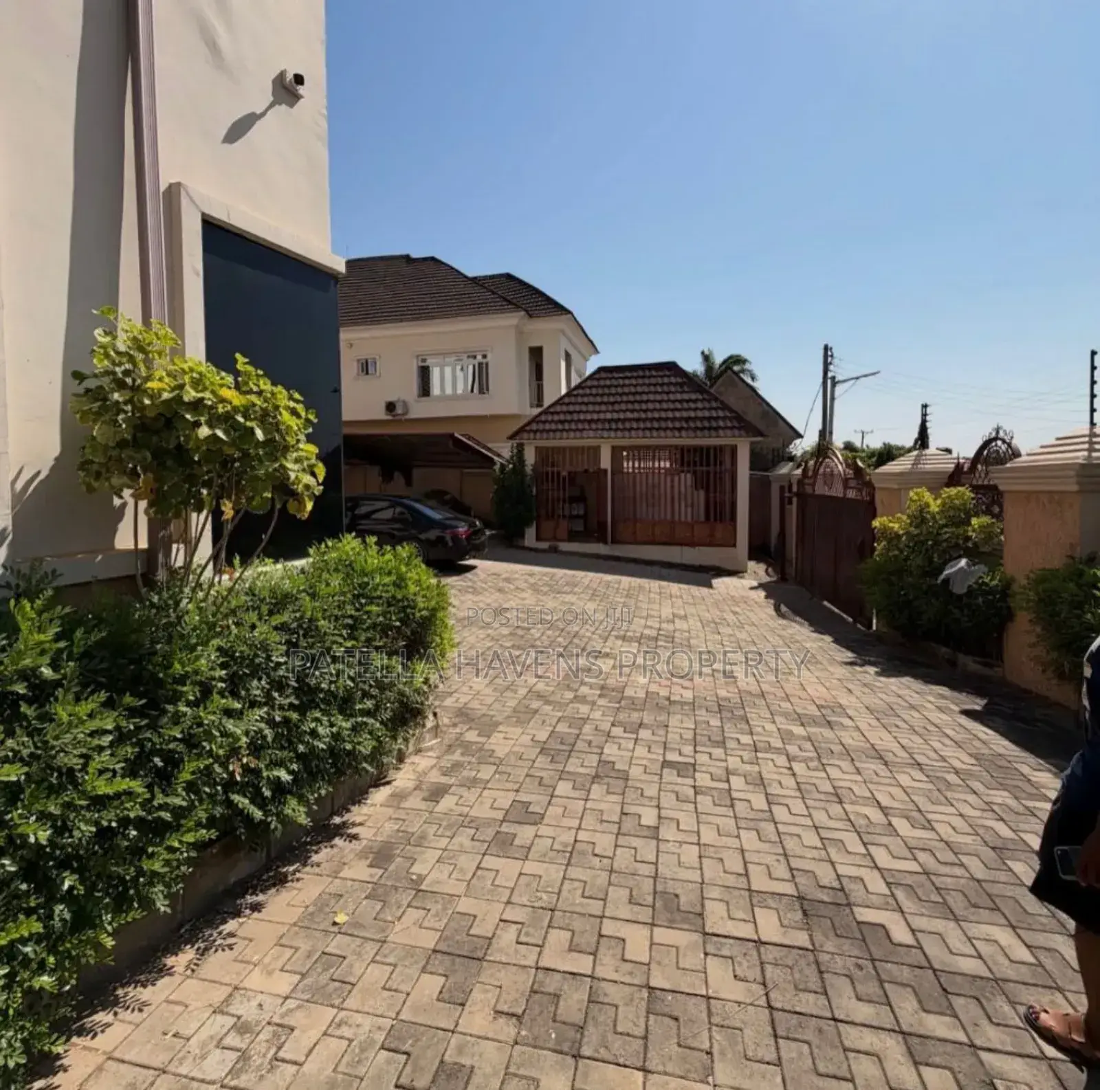 9bdrm Mansion in Apo District for sale