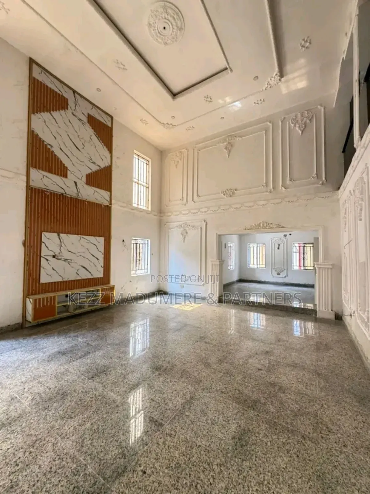 5bdrm Duplex in Victory Estate, Off for sale