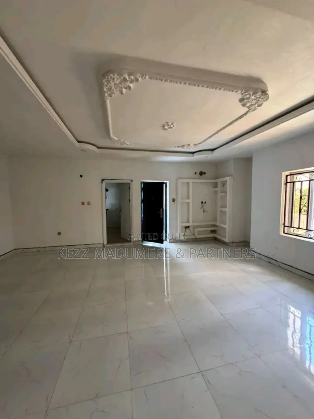 5bdrm Duplex in Victory Estate, Off for sale