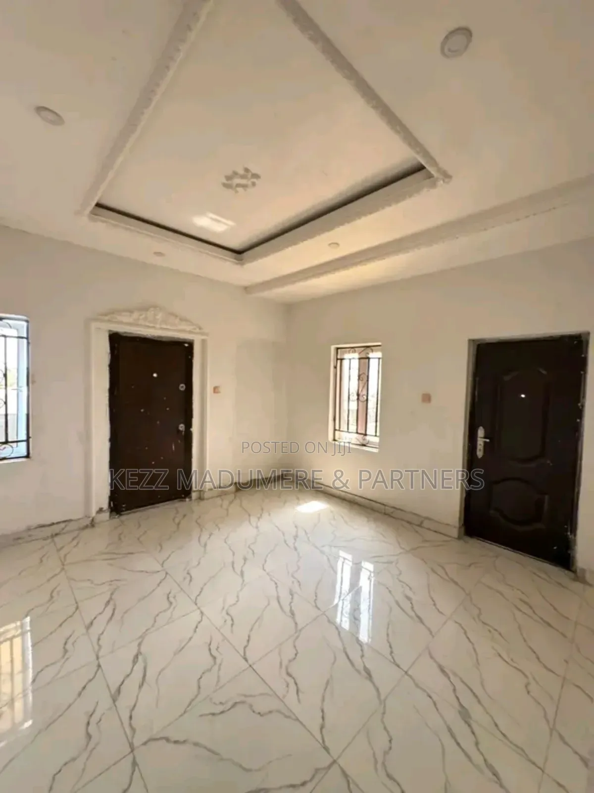 5bdrm Duplex in Victory Estate, Off for sale