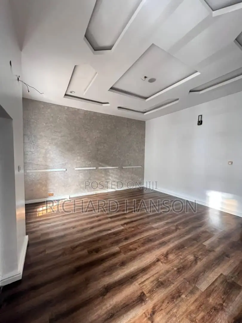 4bdrm Duplex in Lekki Phase 2 for sale