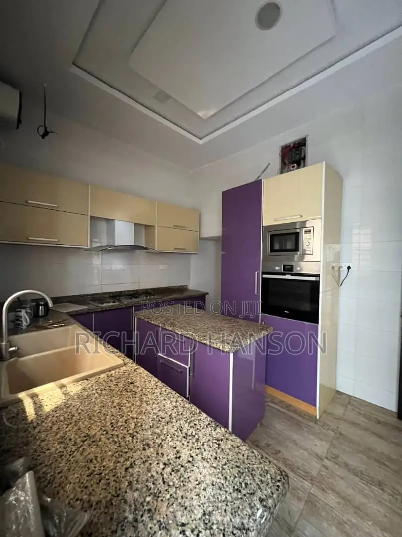 4bdrm Duplex in Lekki Phase 2 for sale