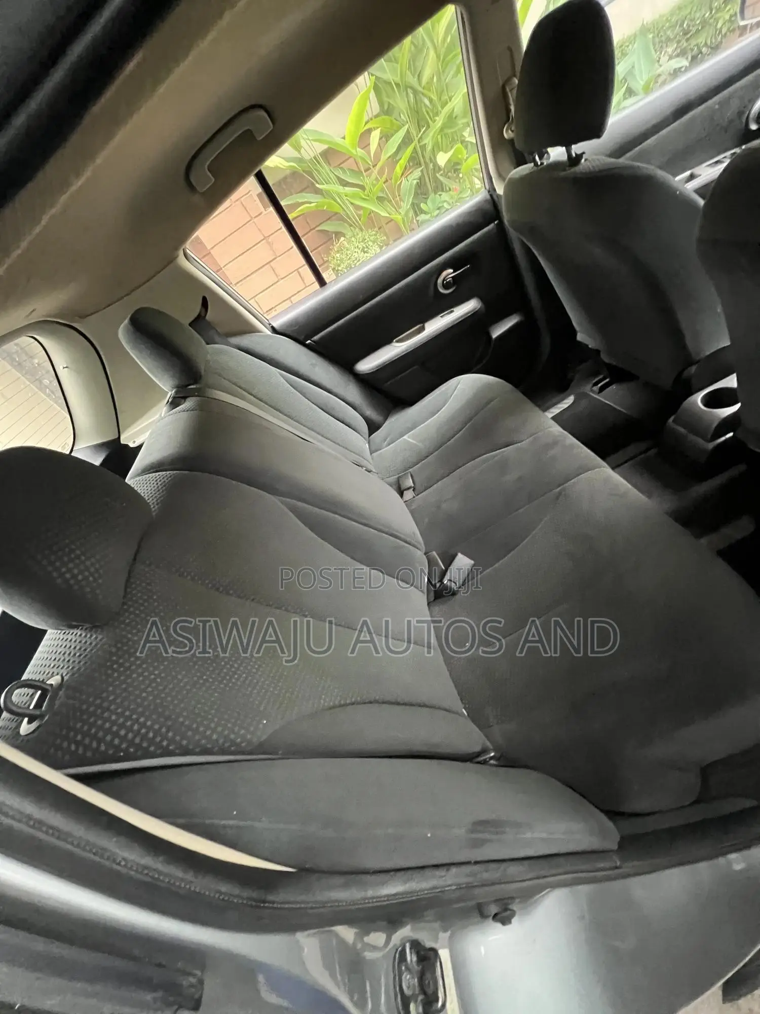 Nissan Versa 1.8 S Hatchback 2012 Gray