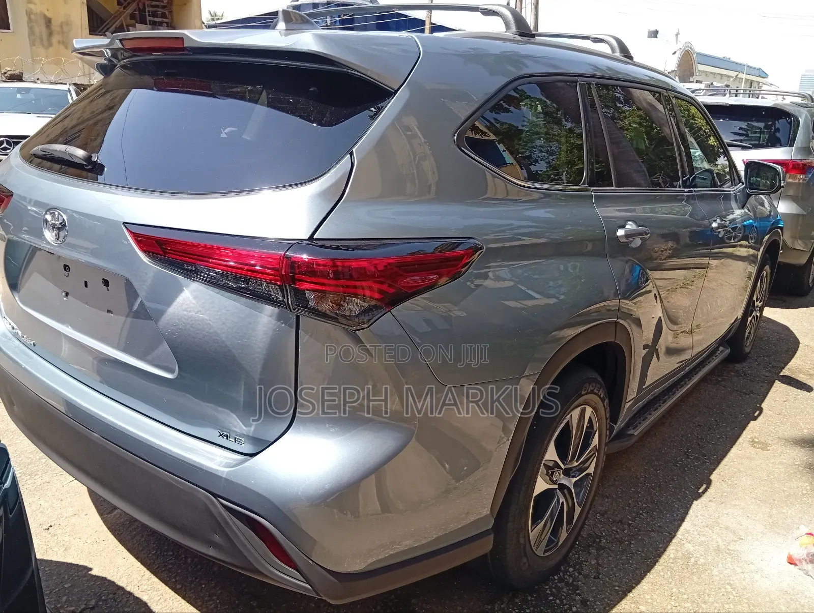 Toyota Highlander XLE 2022 Blue